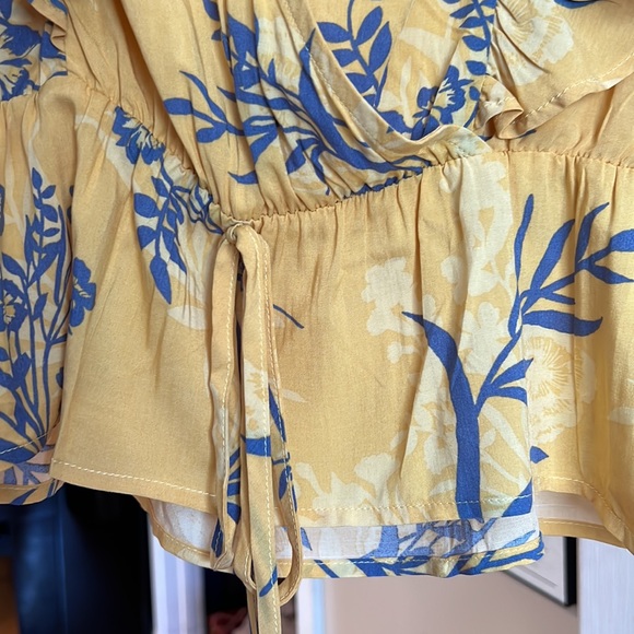 Brand New floral Cropped top - Picture 3 of 7